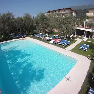 hotel-augusta-malcesine.hotelinveneto.com/